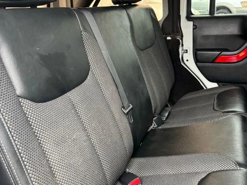 Used 2016 Jeep Wrangler Unlimited Sahara image 30