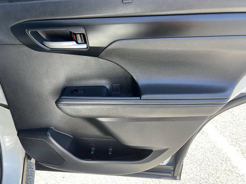 Used 2021 Toyota Highlander XSE FWD image 17