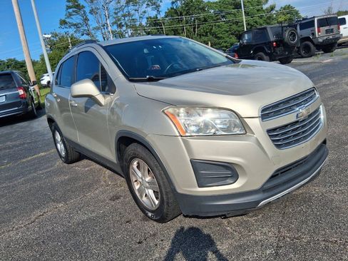 Used 2016 Chevrolet Trax LT w/ LT Sun and Sound Package FWD image 3