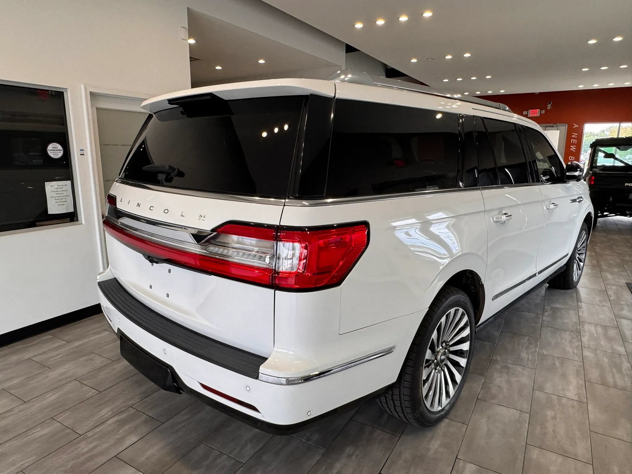 Used 2020 Lincoln Navigator L Reserve w/ Luxury Package AWD/4WD image 14