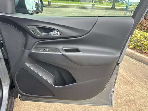 Used 2024 Chevrolet Equinox LT FWD image 19