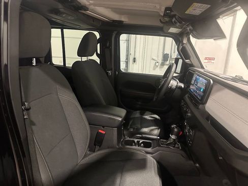Used 2024 Jeep Gladiator Sport AWD/4WD image 28