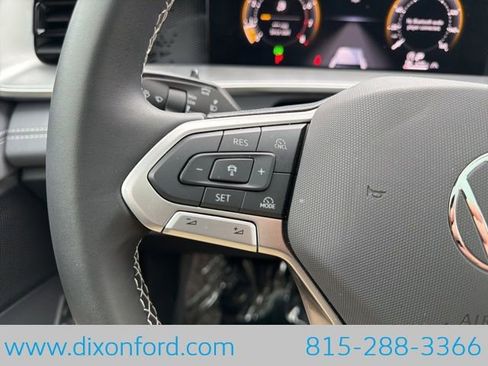 New 2025 Volkswagen Tiguan SE image 14