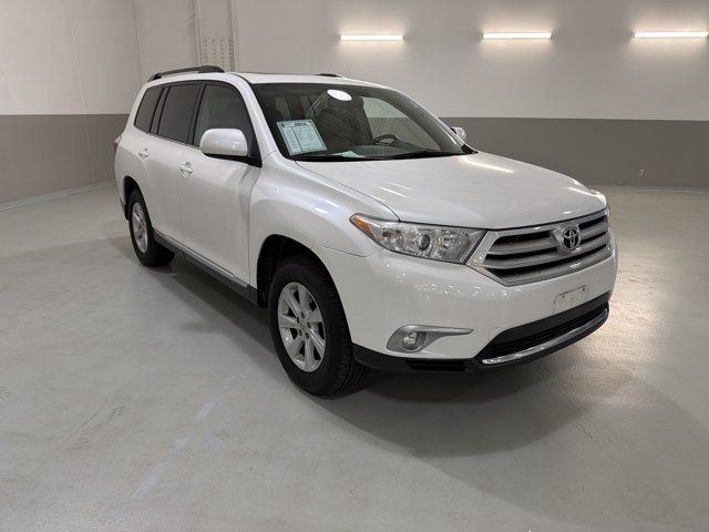 Used 2011 Toyota Highlander SE w/ Tow Pkg AWD/4WD image 4
