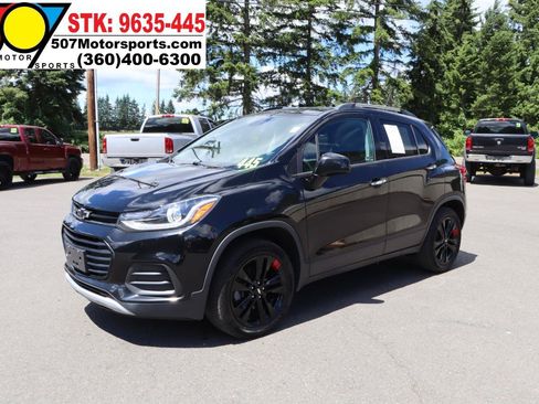 Used 2019 Chevrolet Trax LT w/ Sun & Sound Package AWD/4WD image 3