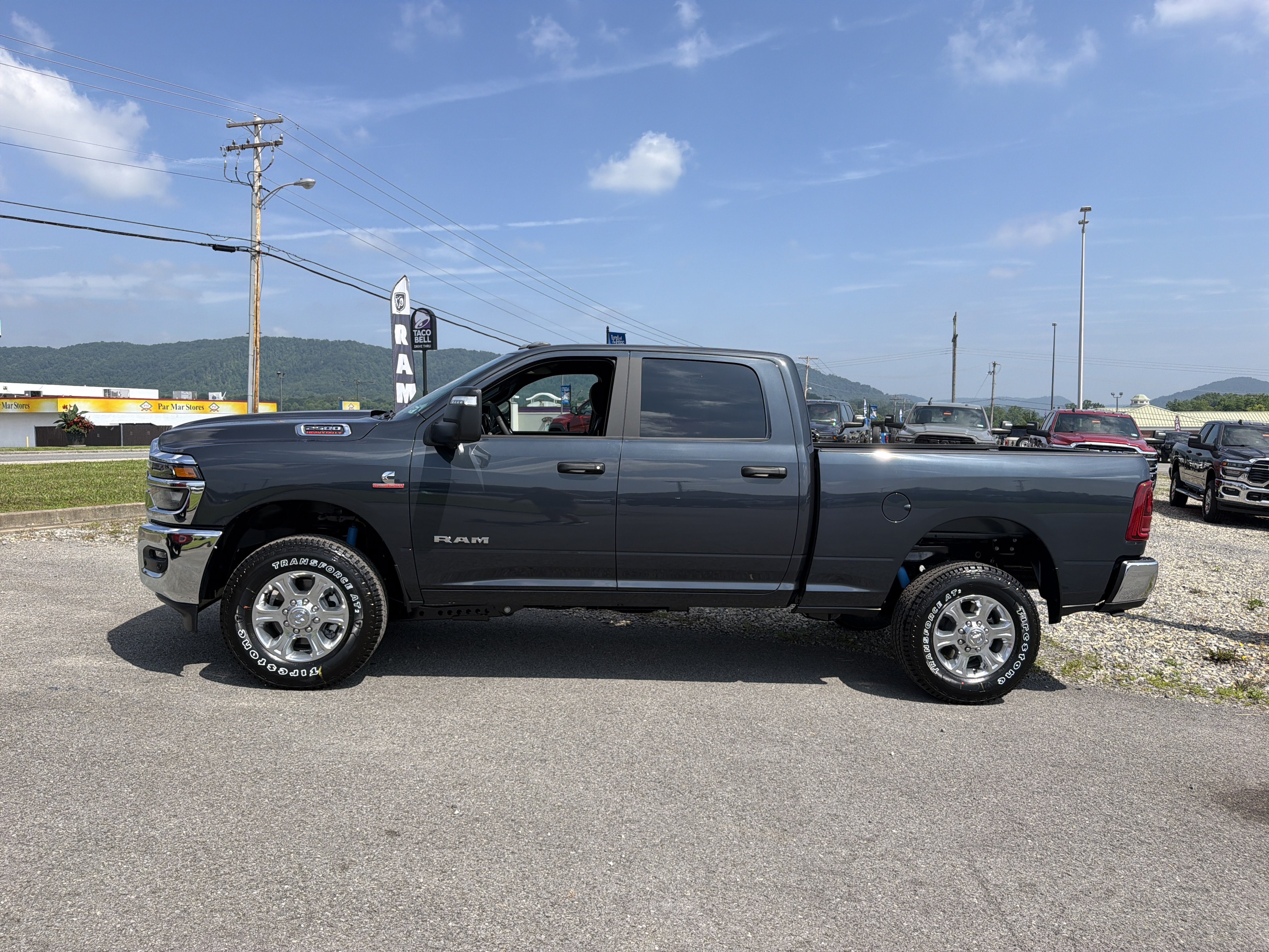 New 2026 RAM 2500 Big Horn AWD/4WD image 10