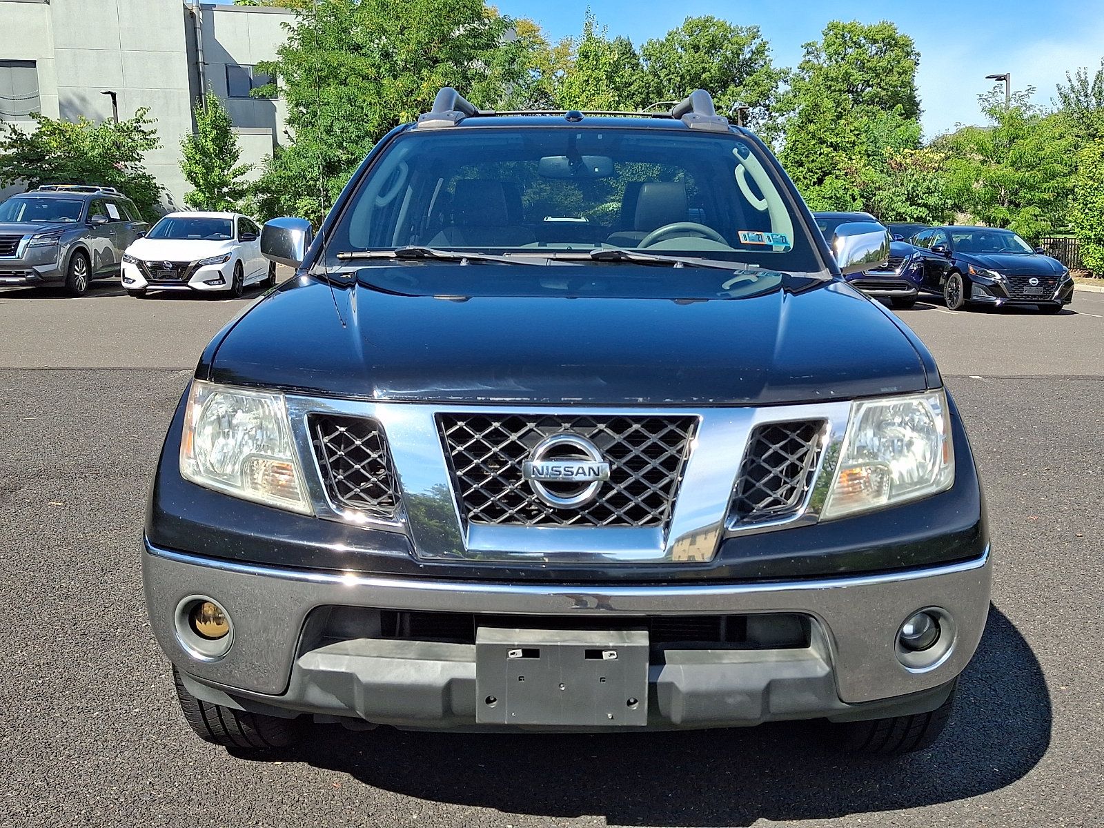 Used 2011 Nissan Frontier SL w/ Moonroof Pkg AWD/4WD image 2