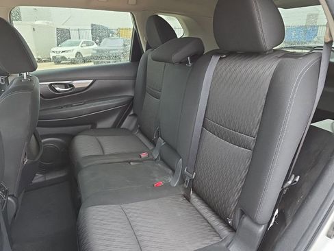 Used 2017 Nissan Rogue SV image 14