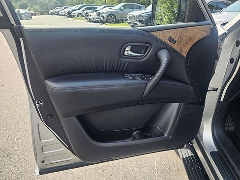 Used 2022 Nissan Armada SL AWD/4WD image 9