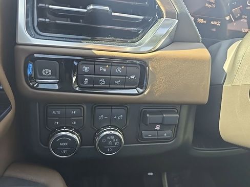 Used 2025 GMC Yukon XL Denali Ultimate AWD/4WD image 30