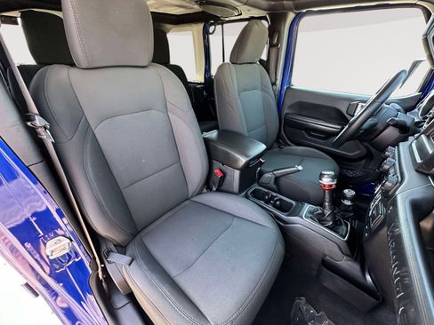 Used 2018 Jeep Wrangler Unlimited Sport S AWD/4WD image 22