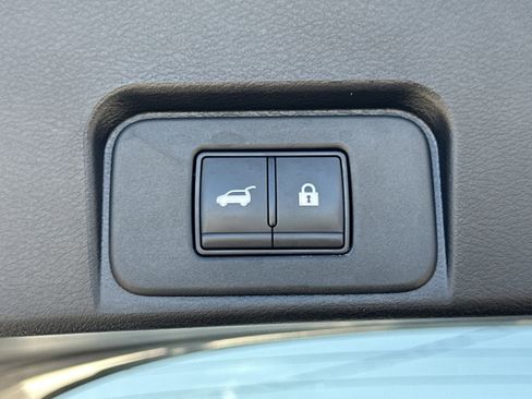 Used 2024 Nissan Rogue SV image 20