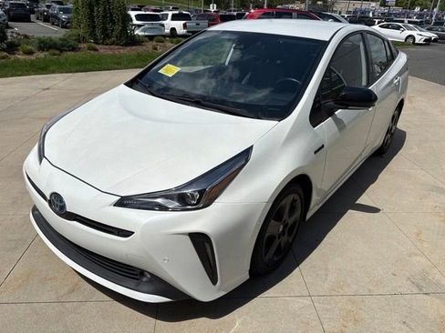 Used 2021 Toyota Prius FWD image 2