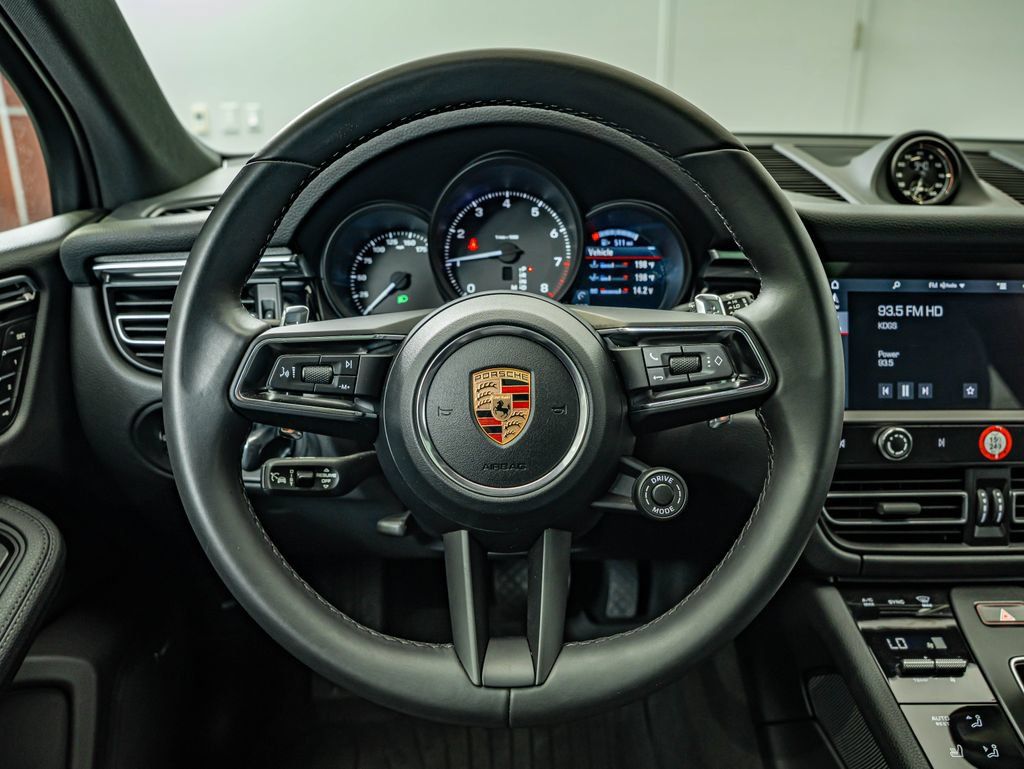 Certified 2026 Porsche Macan AWD/4WD image 31