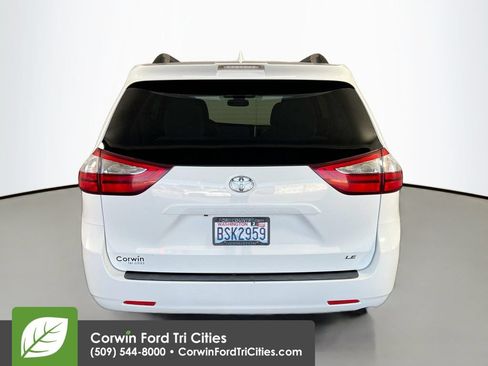 Used 2018 Toyota Sienna LE FWD image 13