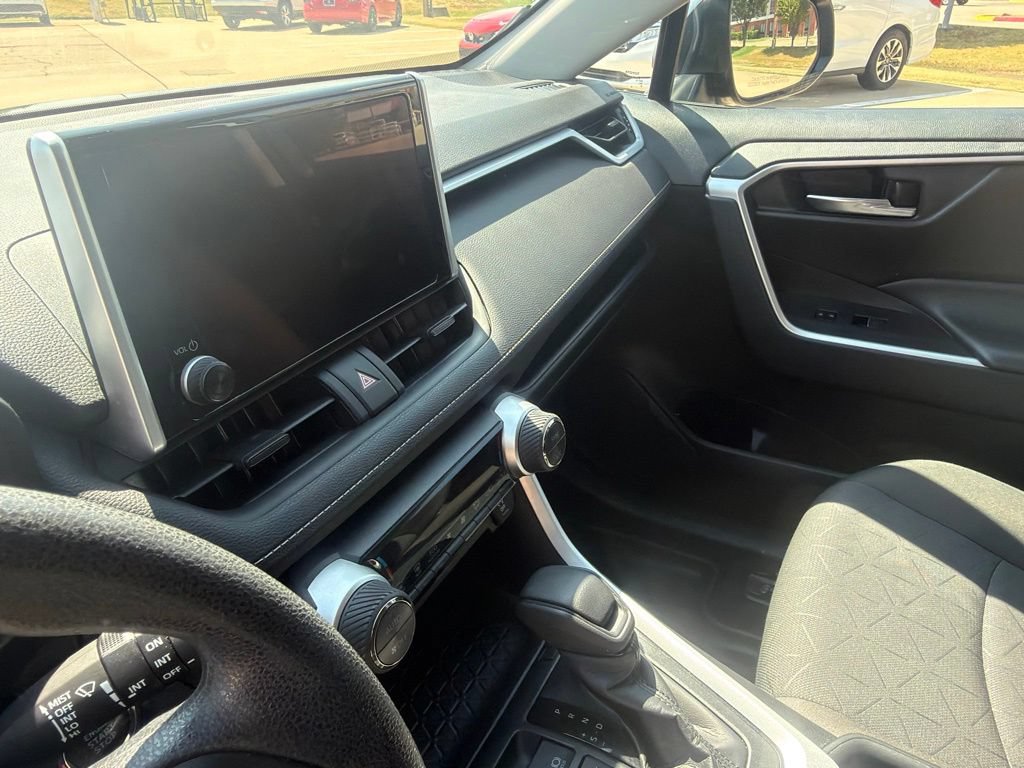 Used 2024 Toyota RAV4 XLE FWD image 21