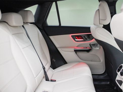 Used 2025 Mercedes-Benz GLC 300 image 27