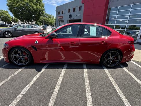 Certified 2023 Alfa Romeo Giulia Quadrifoglio RWD image 3