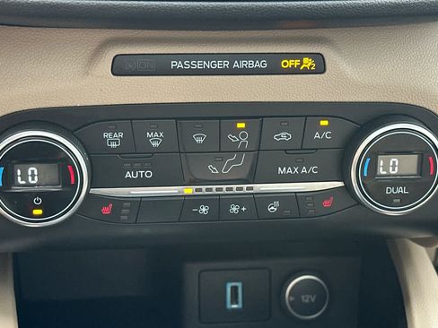 Used 2020 Ford Escape Titanium AWD/4WD image 21
