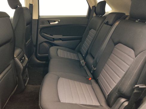 Used 2018 Ford Edge SE FWD image 18