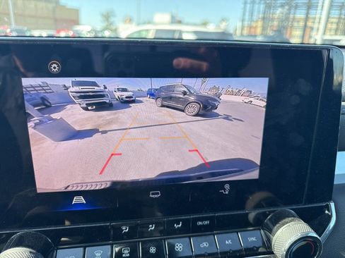 Used 2023 Chevrolet Colorado LT w/ LT Convenience Package image 10