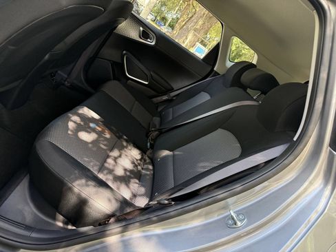 Used 2025 Kia Soul LX w/ LX Technology Package FWD image 22