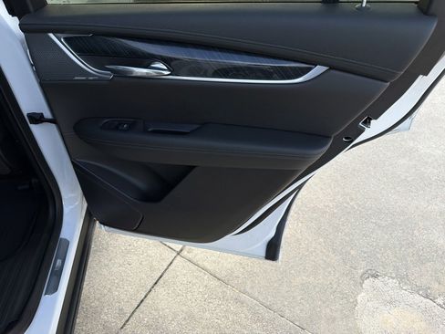 Used 2022 Cadillac XT6 Premium Luxury w/ LPO, Floor Liner Package image 17