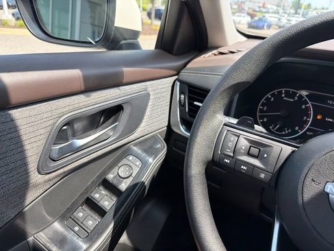 Used 2023 Nissan Rogue SV AWD/4WD image 21