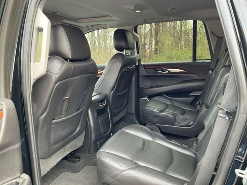 Used 2019 Cadillac Escalade Luxury image 21