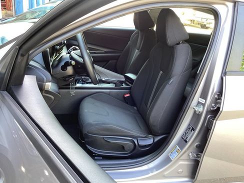 Used 2023 Hyundai Elantra SE FWD image 30