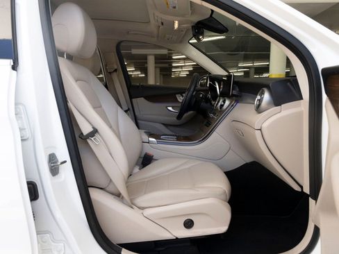 Used 2021 Mercedes-Benz GLC 300 image 27