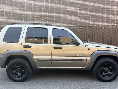 Used 2004 Jeep Liberty Sport w/ PWR Convenience Group AWD/4WD image 2