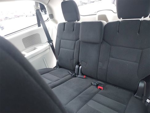 Used 2016 Dodge Grand Caravan American Value Package w/ UConnect Hands-Free Group image 25