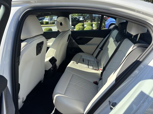 New 2026 BMW i5 eDrive40 image 11