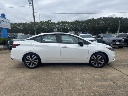 Used 2020 Nissan Versa SR w/ Convenience Package image 4