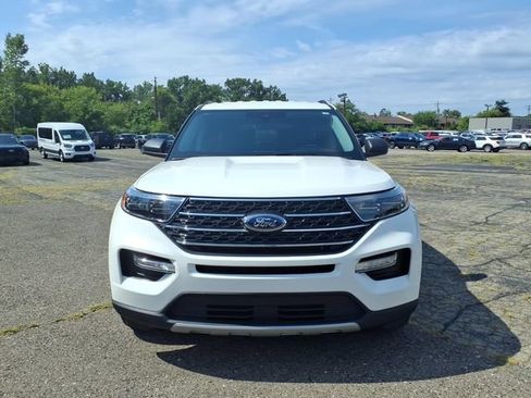 Used 2024 Ford Explorer XLT w/ Equipment Group 202A AWD/4WD image 2