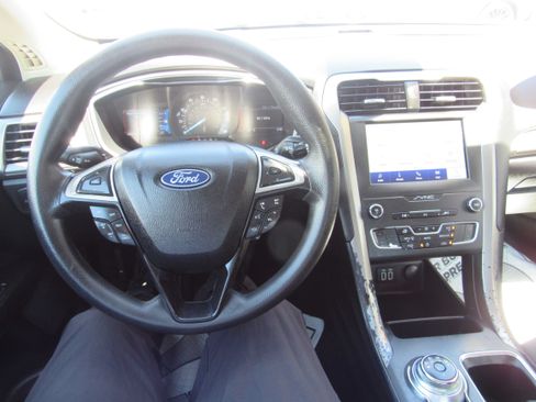 Used 2020 Ford Fusion SE FWD image 16