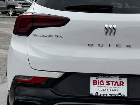 Used 2024 Buick Encore GX Sport Touring image 11