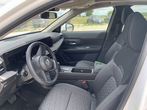 New 2025 Nissan Kicks SV w/ SV Premium Package image 9