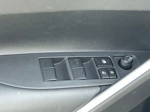 Used 2024 Toyota Corolla Cross XLE w/ Convenience Package image 7