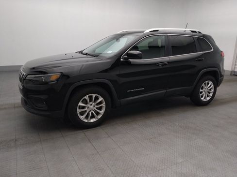 Used 2019 Jeep Cherokee Latitude w/ Popular Appearance Group FWD image 2