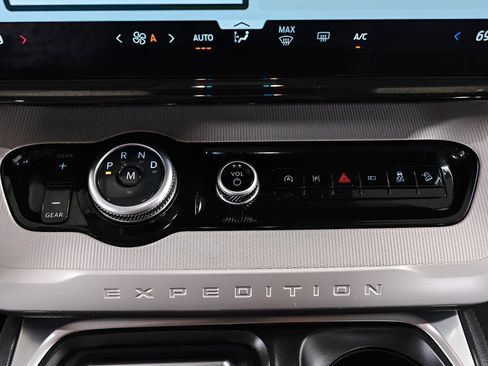 Used 2025 Ford Expedition Max Active AWD/4WD image 17