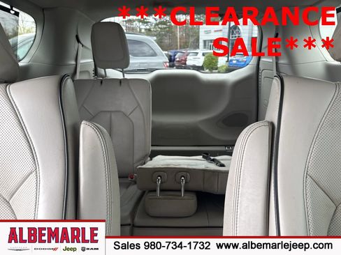 Used 2018 Chrysler Pacifica Limited image 36