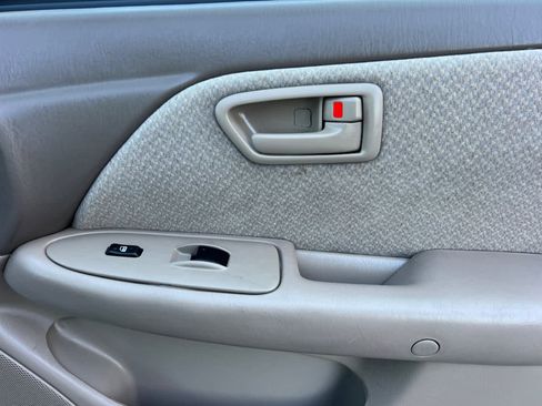 Used 2000 Toyota Camry LE image 18