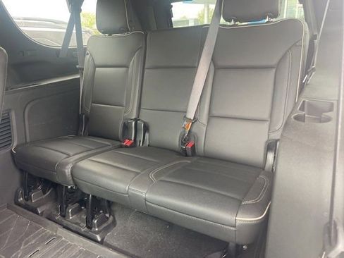 Used 2024 Chevrolet Suburban Premier AWD/4WD image 24