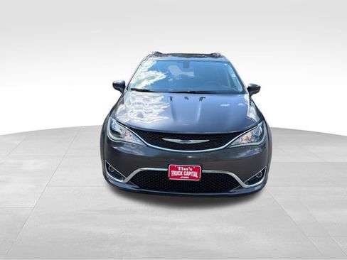 Used 2020 Chrysler Pacifica Touring-L FWD image 8