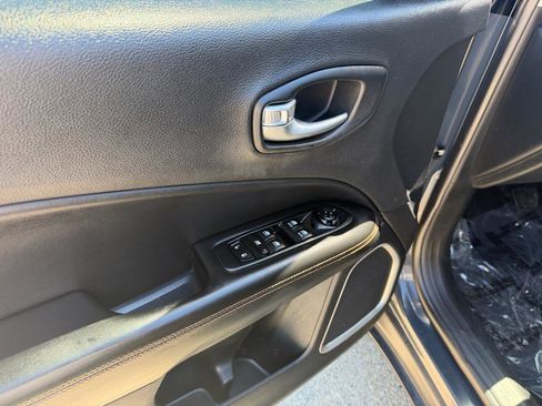 Used 2018 Jeep Compass Limited w/ Navigation Group AWD/4WD image 9