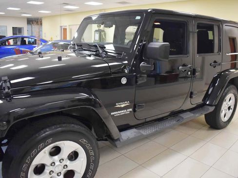 Used 2013 Jeep Wrangler Unlimited Sahara w/ Connectivity Group AWD/4WD image 45
