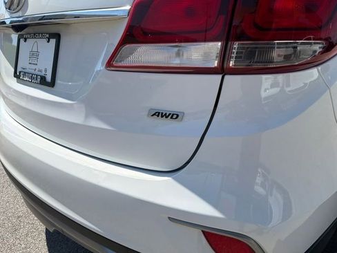 Used 2017 Hyundai Santa Fe SE AWD/4WD image 42