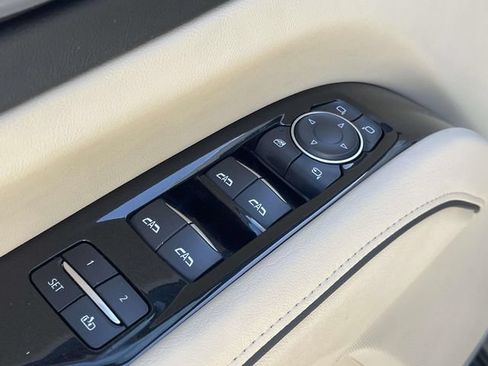 Certified 2021 Cadillac Escalade ESV Premium Luxury AWD/4WD image 15